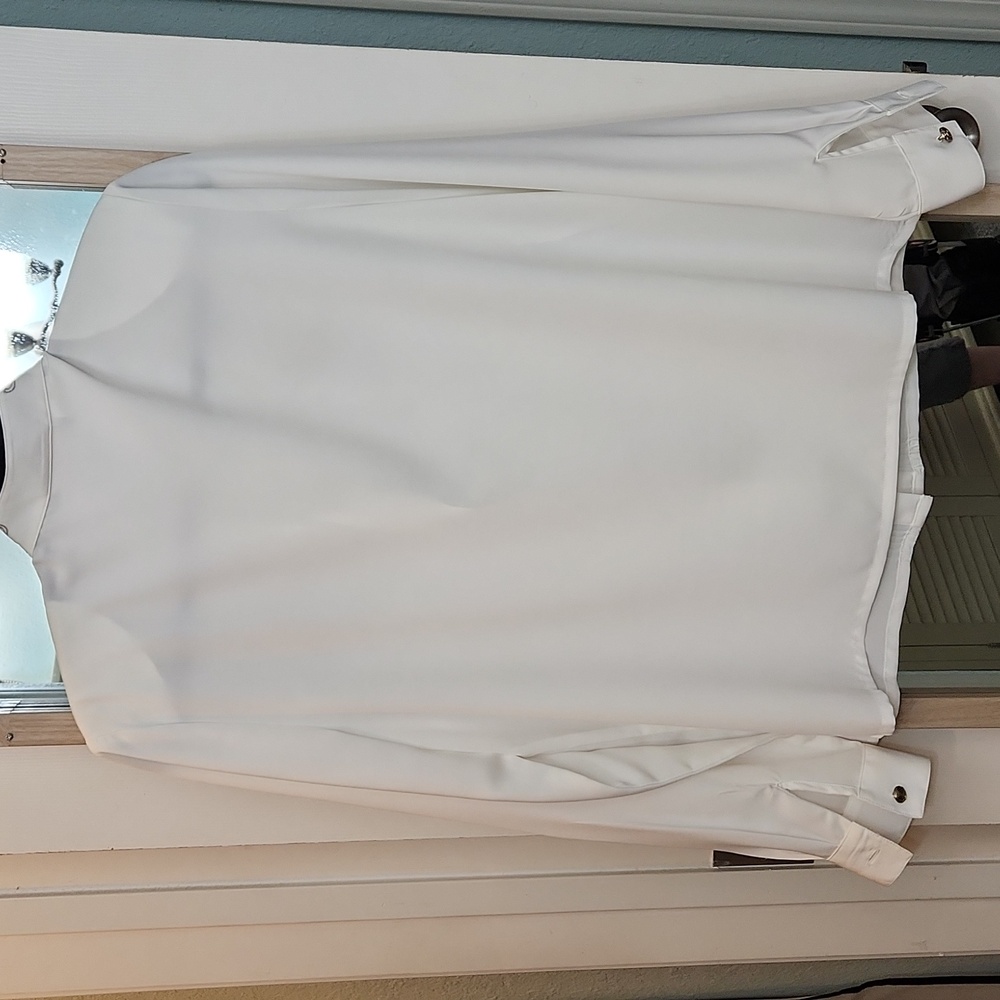 Elegant White Embroidered Blouse - Picture 5 of 6